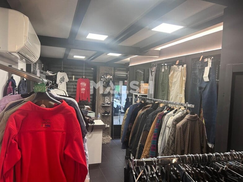 Retail in Lyon for lease - Interior Photo - Image 2 of 5