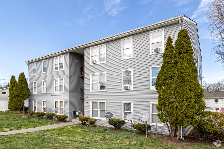 1016 Woodstock Ln, Winchester, VA for sale - Primary Photo - Image 1 of 8