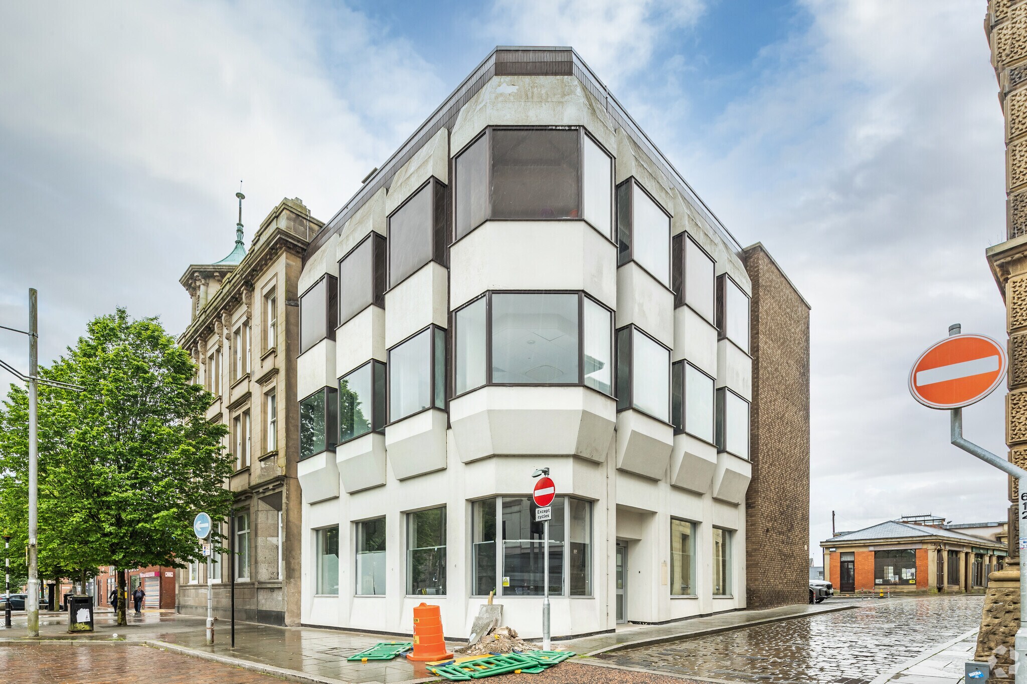 8-14 Darwen St, Blackburn for lease Primary Photo- Image 1 of 4