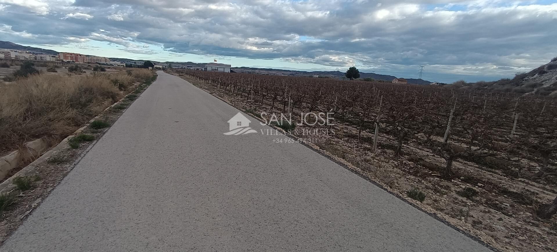 Land in Monforte del Cid, Alicante for sale Primary Photo- Image 1 of 9