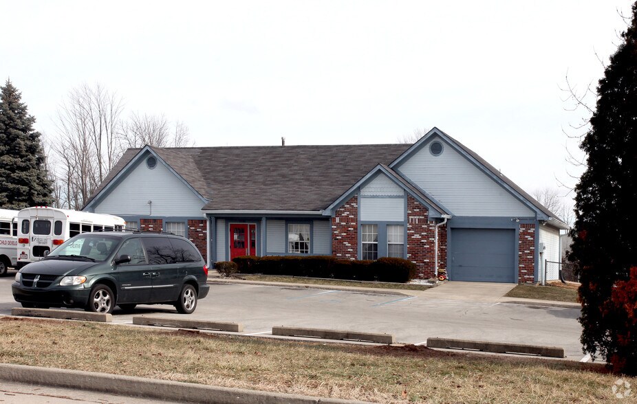 4545 Independence Sq, Indianapolis, IN à vendre - Photo du bâtiment - Image 2 de 4