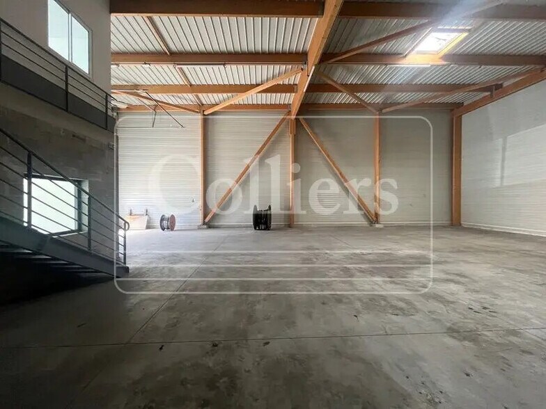 Flex dans Vitrolles à louer - Photo du bâtiment - Image 2 de 10