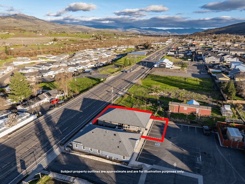 296 S Pacific Hwy, Talent, OR à vendre - Photo du bâtiment - Image 3 de 54