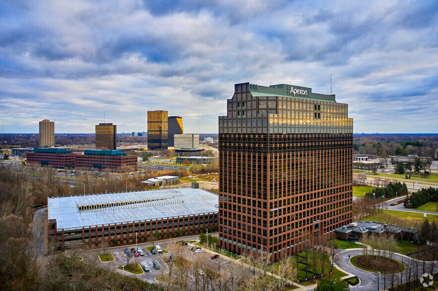 One Towne Sq, Southfield, MI à louer - Aérien - Image 3 de 8