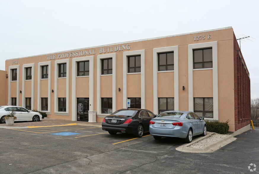 1275 E Butterfield Rd, Wheaton, IL à louer - Photo du bâtiment - Image 3 de 4