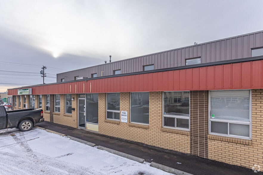 9433 58 Av NW, Edmonton, AB à louer - Photo principale - Image 1 de 6