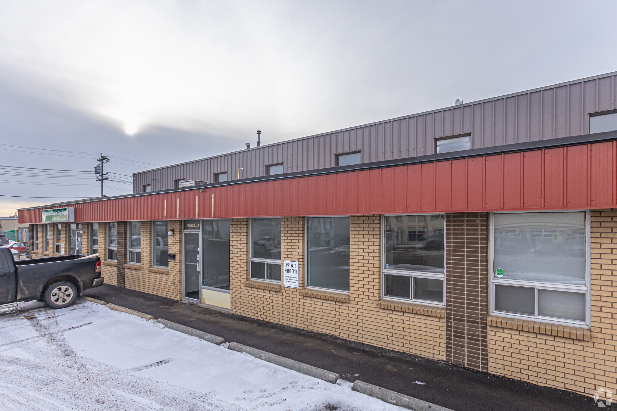 9425 58th Ave NW, Edmonton, AB for sale Primary Photo- Image 1 of 1
