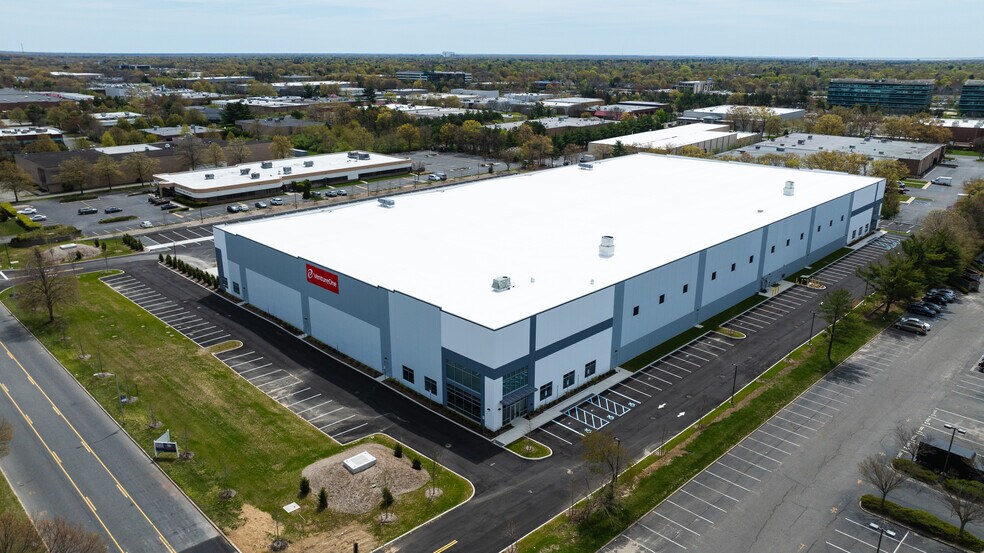 49 Wireless Blvd, Hauppauge, NY à louer - Photo du bâtiment - Image 3 de 3