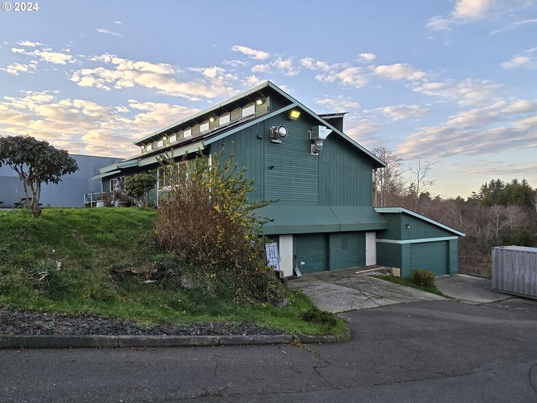 1200 Newmark Ave, Coos Bay, OR à vendre - Photo du bâtiment - Image 3 de 22