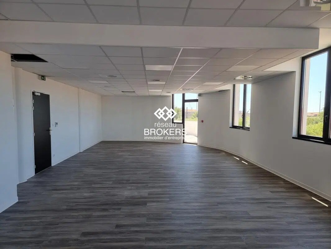 Office in Sète for lease Interior Photo- Image 1 of 4
