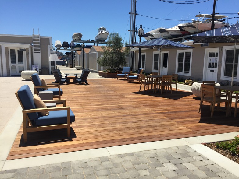 333 Shipyard Way, Newport Beach, CA à louer - Photo du bâtiment - Image 3 de 16