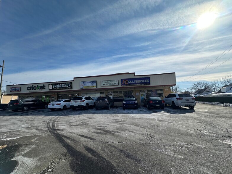 4508-4518 New Falls Rd, Levittown, PA à louer - Photo du bâtiment - Image 2 de 11