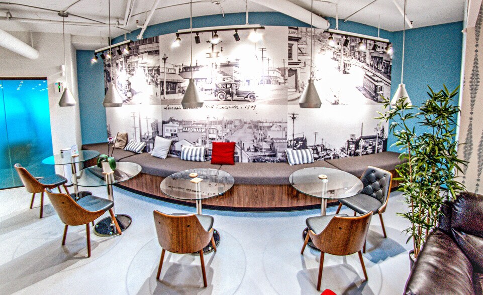 252 W Esplanade, North Vancouver, BC à louer - Photo intérieure - Image 2 de 28