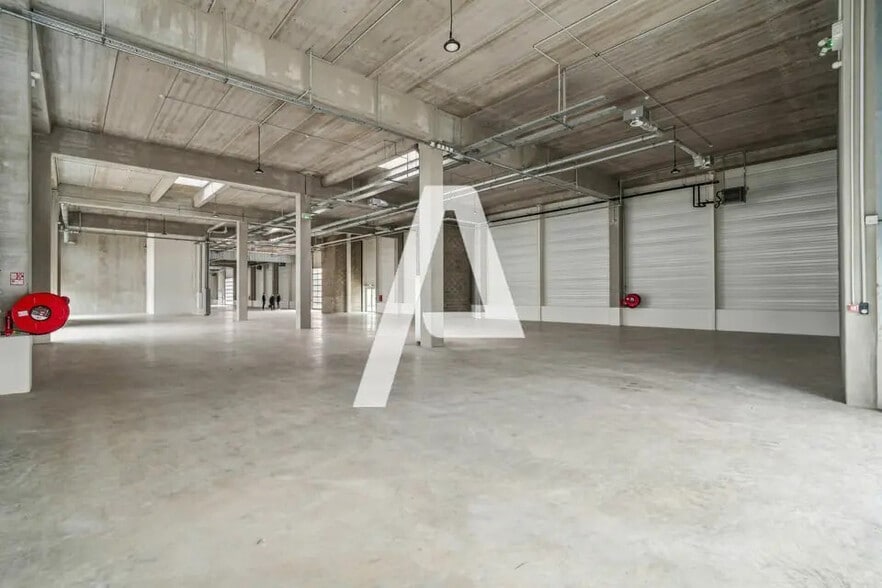 Flex in Vitry-sur-Seine for lease - Building Photo - Image 2 of 5