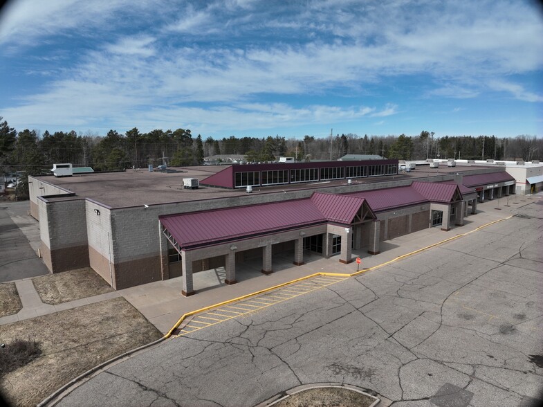 400 W 9th St N, Ladysmith, WI for sale - Matterport Community - Image 3 of 28