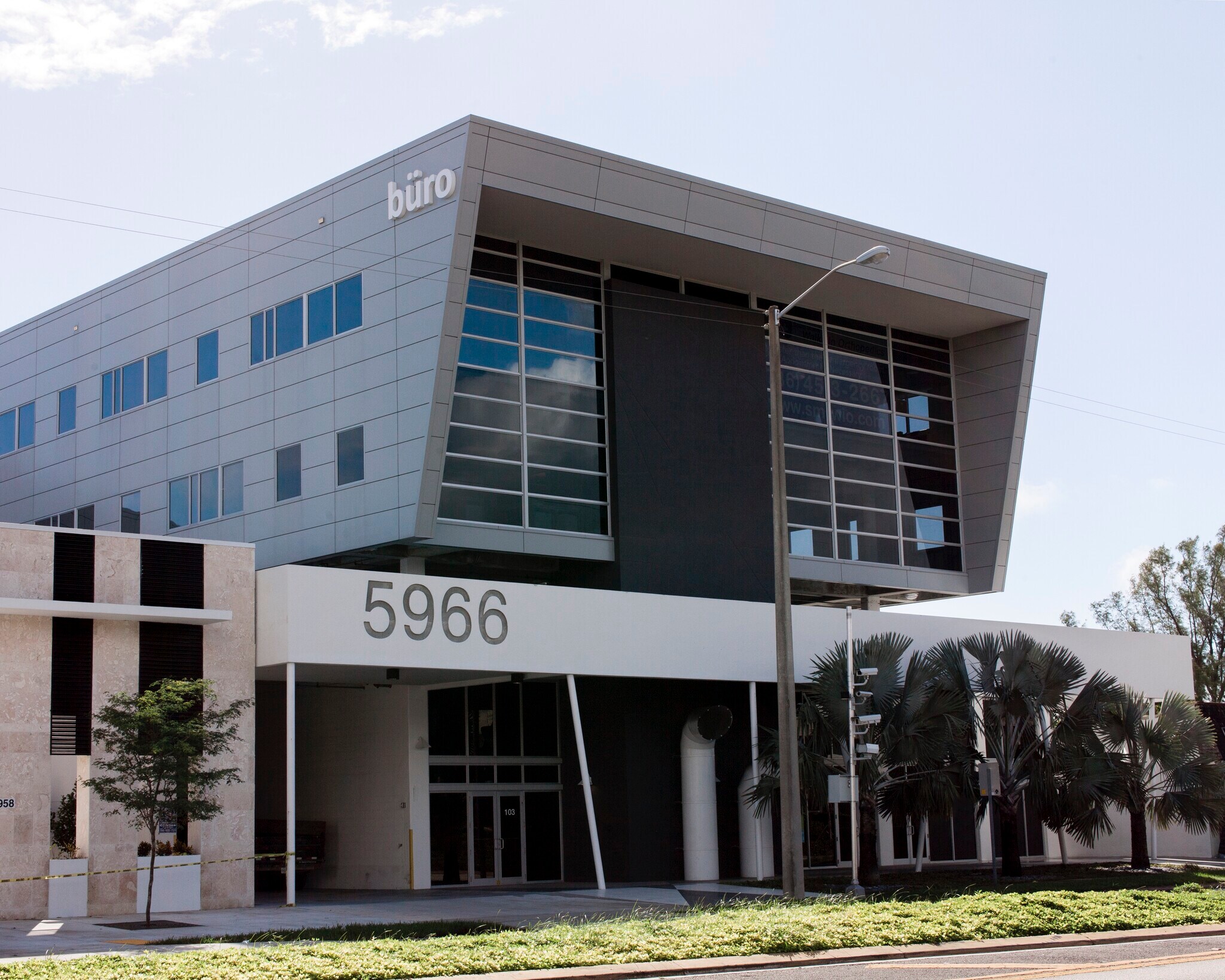 5966 S Dixie Hwy, South Miami, FL à louer Photo du bâtiment- Image 1 de 9