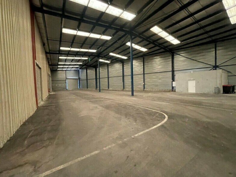 Flex in Corbas for lease - Interior Photo - Image 3 of 12