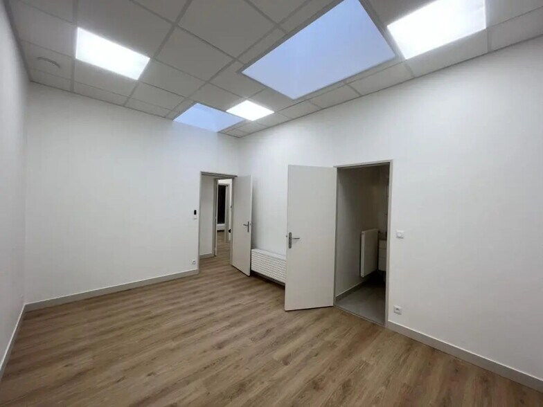 57 Rue De La Convention, Paris for sale - Building Photo - Image 3 of 9