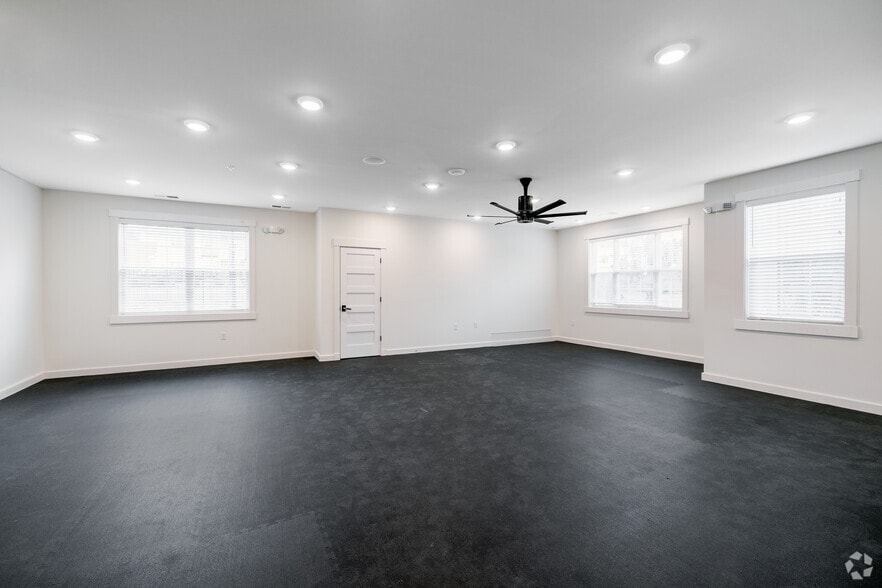 41 Wttr Ln, Westminster, MD for sale - Interior Photo - Image 2 of 36