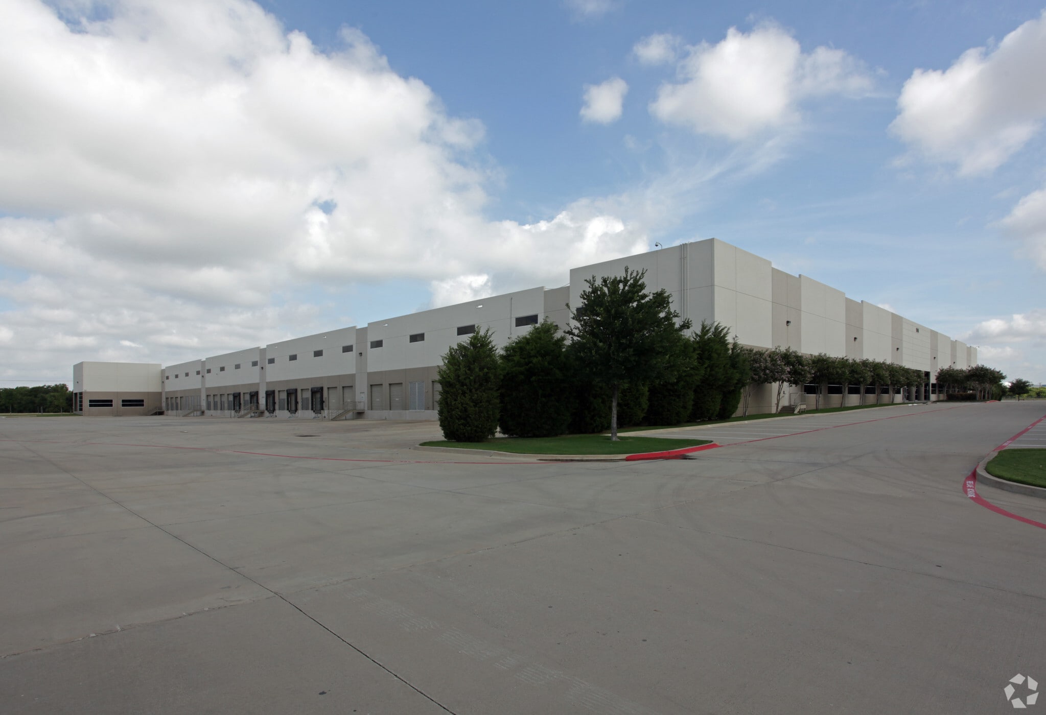 1011 N 28th Ave, Dfw Airport, TX for lease Building Photo- Image 1 of 5