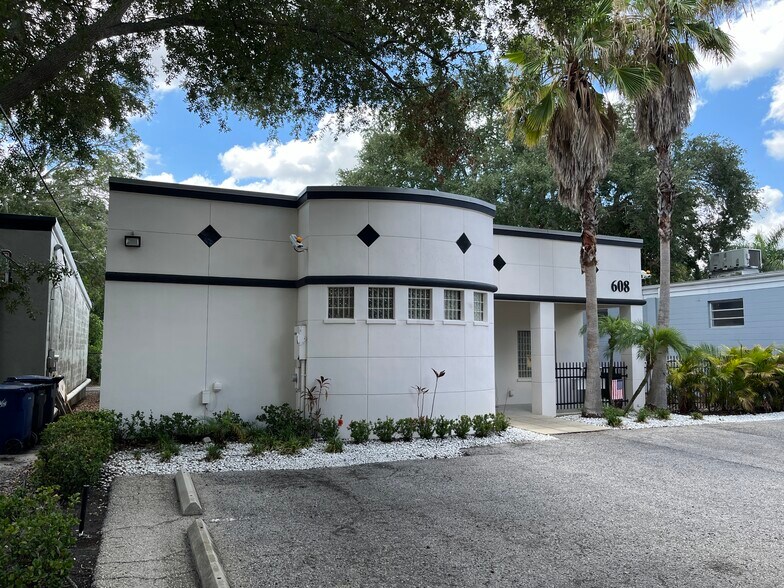 608 S Tampania Ave, Tampa, FL à louer - Photo principale - Image 1 de 8