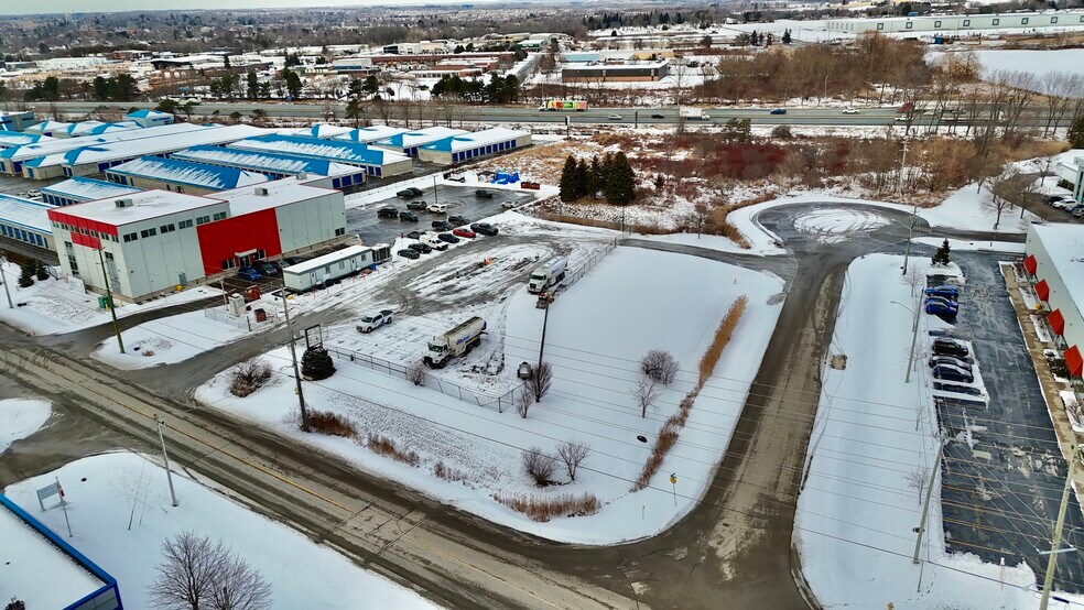 350 Lake Rd, Bowmanville, ON à vendre - Photo du bâtiment - Image 3 de 14