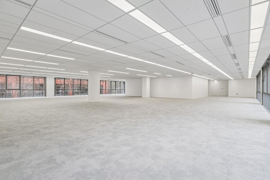Office in Paris for lease - Building Photo - Image 2 of 18