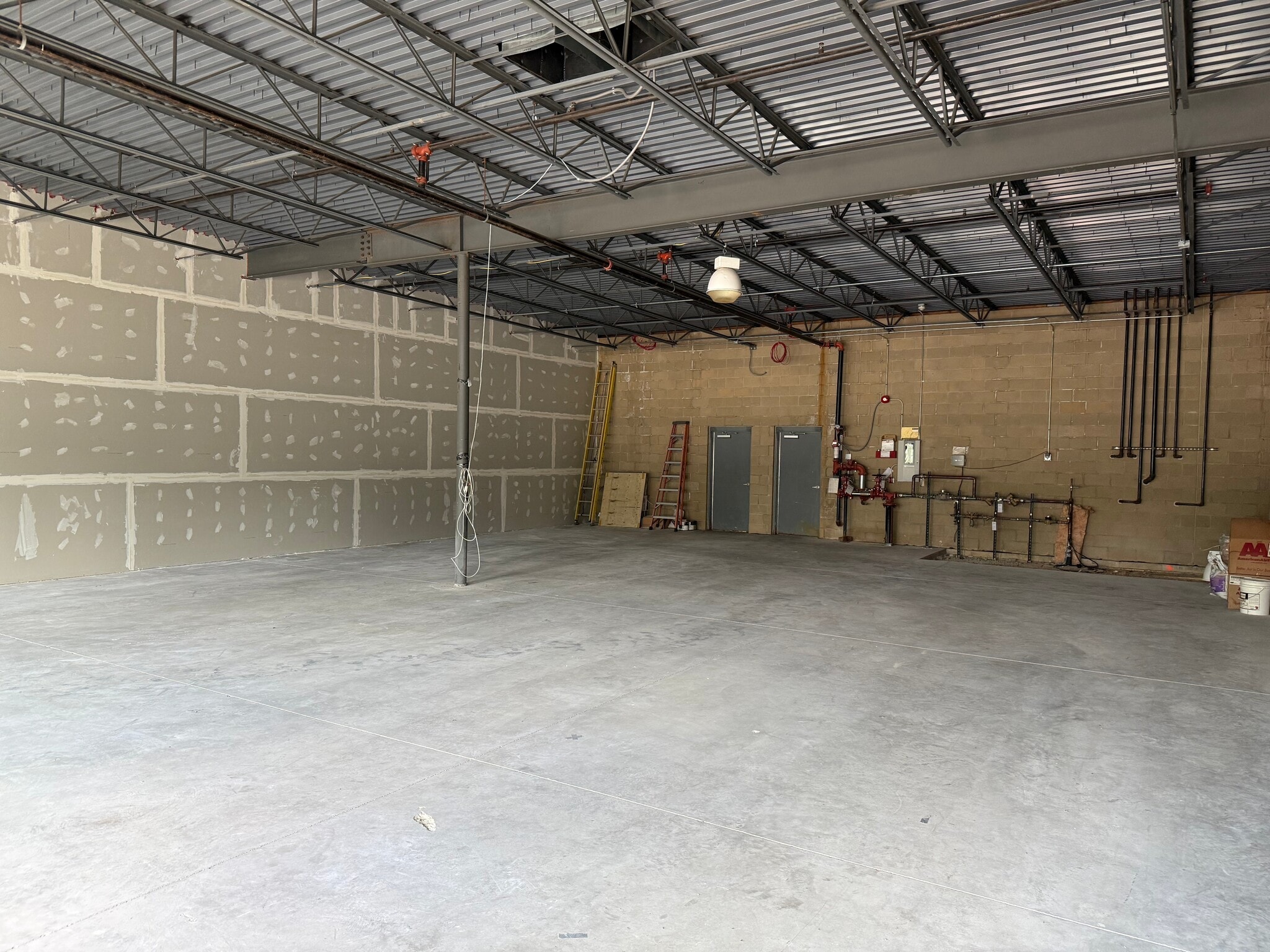 330 E Main St, Rockton, IL for lease Interior Photo- Image 1 of 2