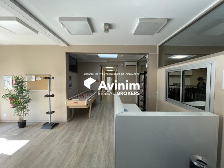 Office in Vitrolles for lease - Interior Photo - Image 2 of 3