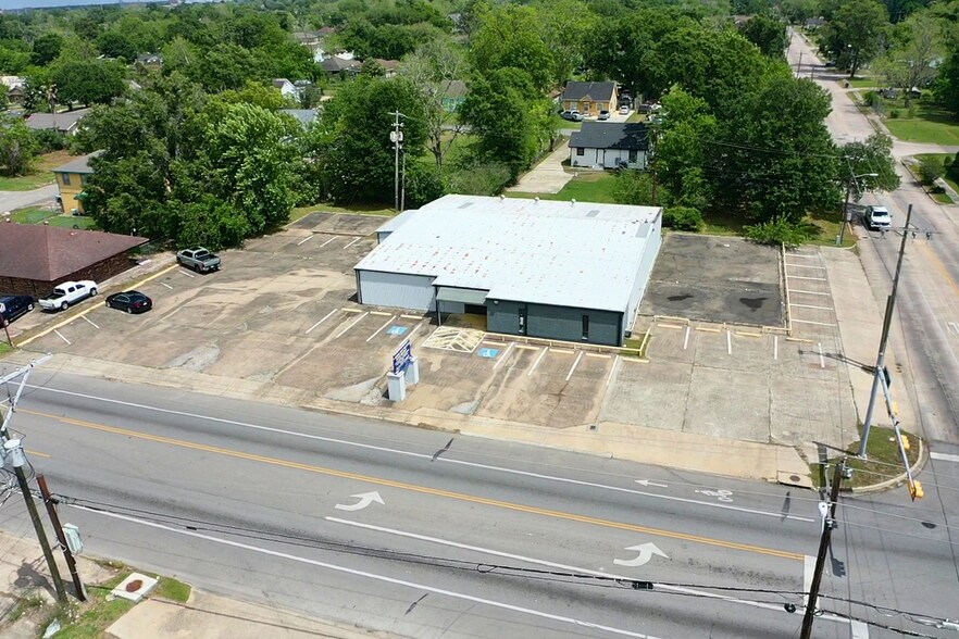 2455 S 4th St, Beaumont, TX à louer - Photo du bâtiment - Image 2 de 17
