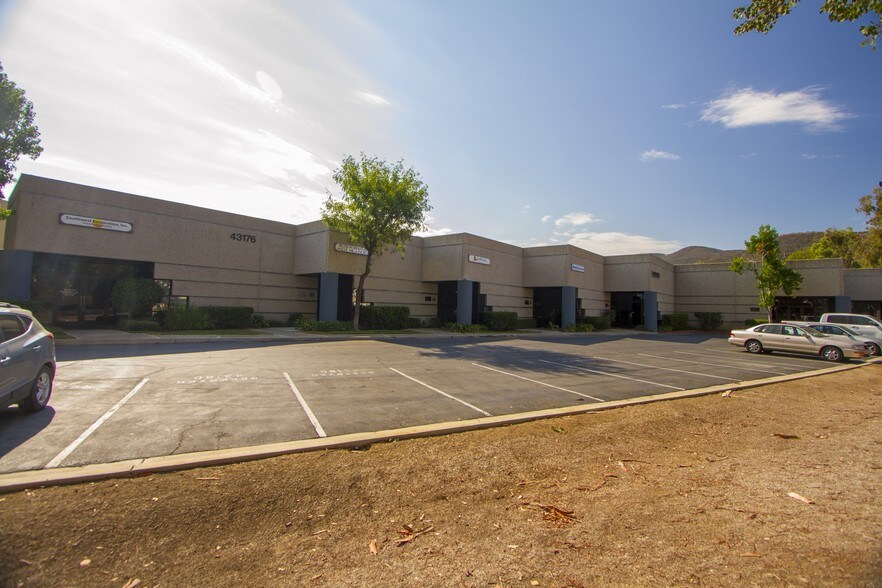 43176 Business Park Dr, Temecula, CA à louer - Photo du bâtiment - Image 2 de 4