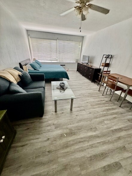 308 Monroe St, Hollywood, FL for sale - Interior Photo - Image 2 of 19