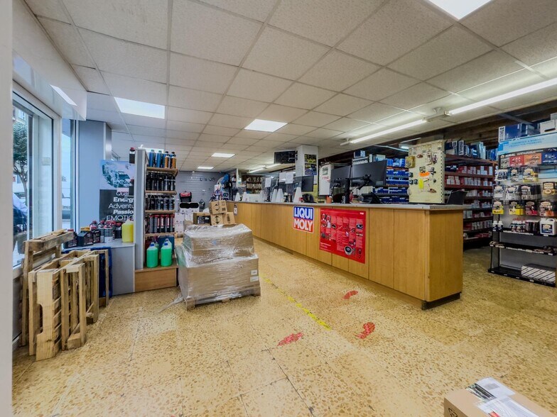 Retail in Santander, Cantabria for sale - Interior Photo - Image 3 of 31