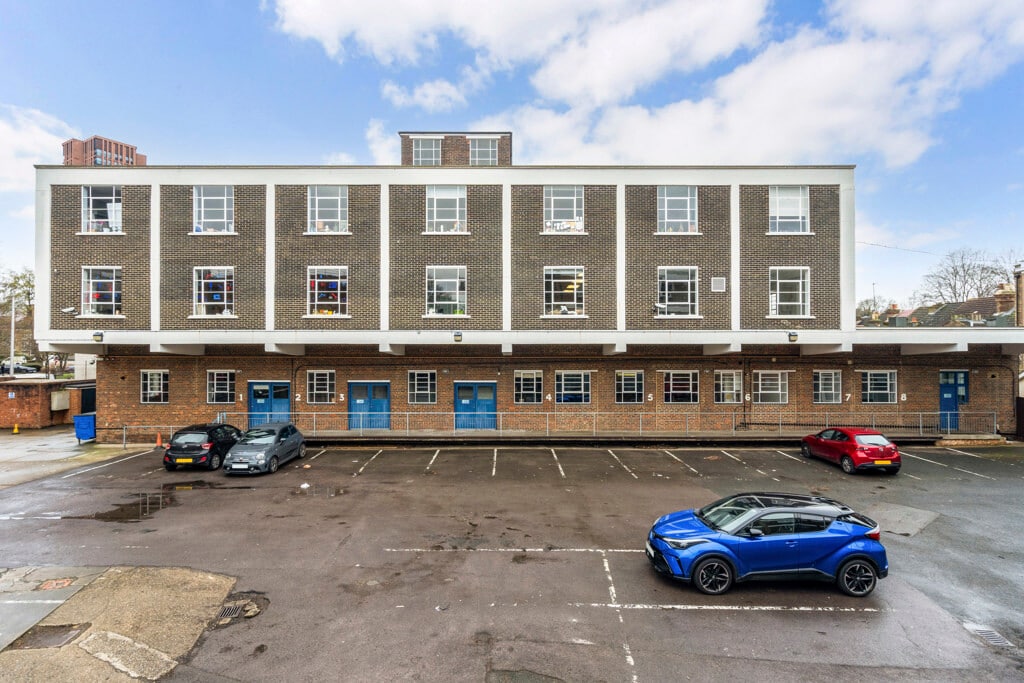 Church Rd, Croydon for lease Primary Photo- Image 1 of 2