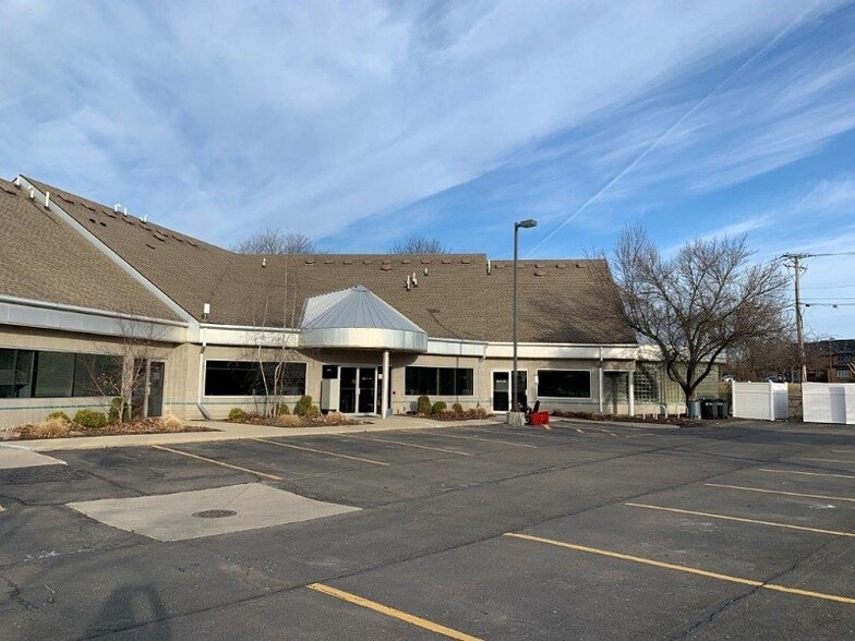 2100 S Main St, Ann Arbor, MI for lease - Building Photo - Image 2 of 7