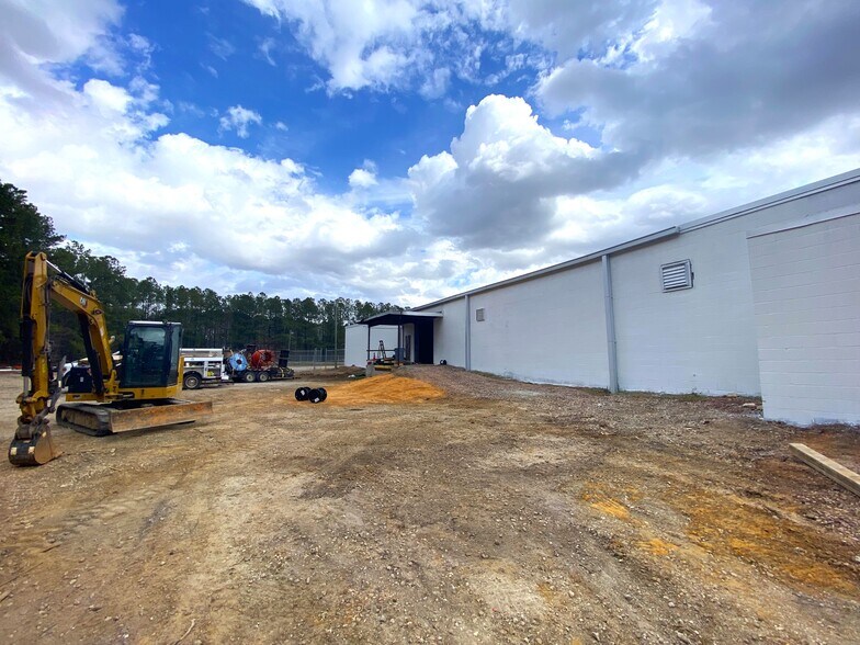 1212 F.R. Huff Dr, St Matthews, SC à louer - Photo du bâtiment - Image 3 de 30