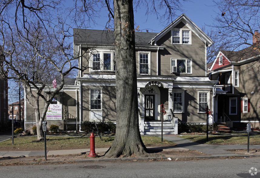 98 Broad St, Bloomfield, NJ à vendre - Photo principale - Image 1 de 1