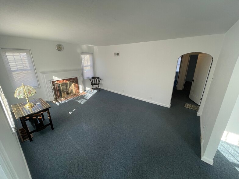 246 N Buhl Farm Dr, Hermitage, PA for sale - Building Photo - Image 3 of 17