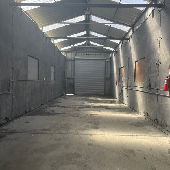 2805 Los Flores Blvd, Lynwood, CA à louer - Photo du bâtiment - Image 3 de 5