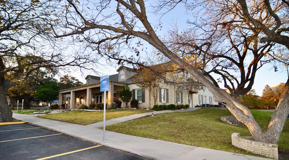 301 N C M Allen Pkwy, San Marcos, TX for lease - Building Photo - Image 2 of 7