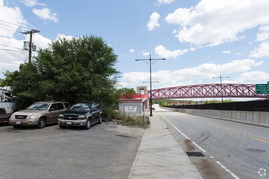 983 Millbury St, Worcester, MA à louer - Photo principale - Image 1 de 4