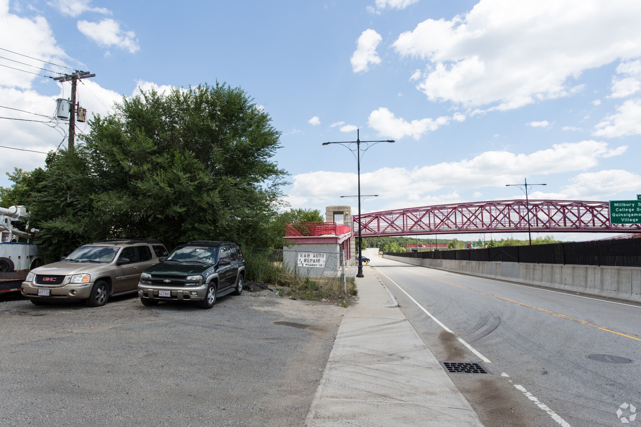 983 Millbury St, Worcester, MA à louer Photo principale- Image 1 de 5