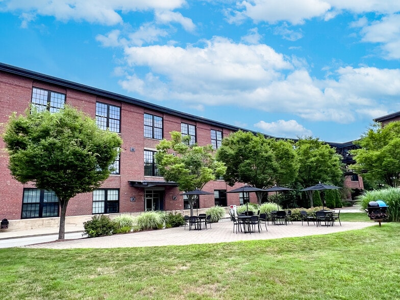 313-317 Iron Horse Way, Providence, RI for lease - Primary Photo - Image 1 of 20