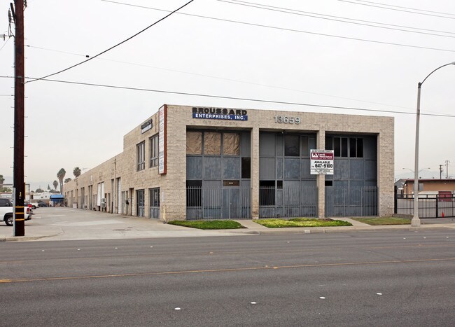 Plus de détails pour 13659 Rosecrans Ave, Santa Fe Springs, CA - Industriel à louer