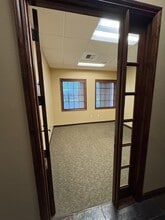 303 E Caldwell Ave, Visalia, CA à louer Photo du bâtiment- Image 1 de 8