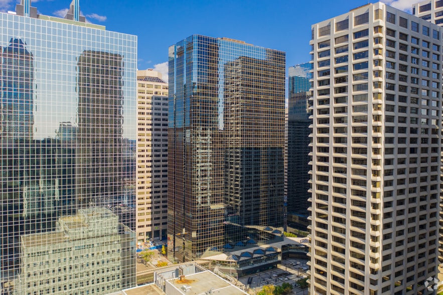 237 4th Ave SW, Calgary, AB à louer - Photo du bâtiment - Image 2 de 52