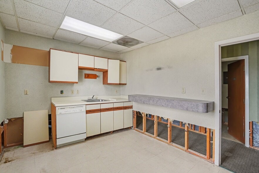 13010 White Ave, Grandview, MO for lease - Building Photo - Image 3 of 13