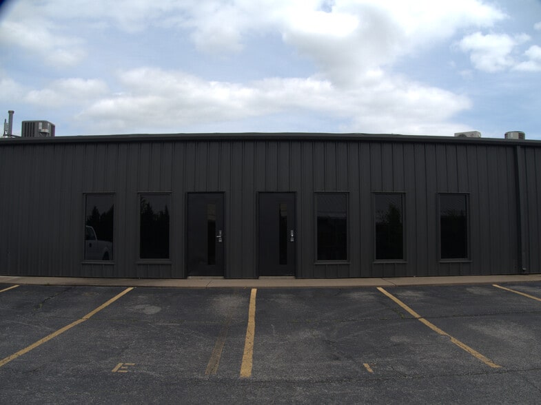 1000 SE 5th St, Bentonville, AR for lease - Building Photo - Image 2 of 7