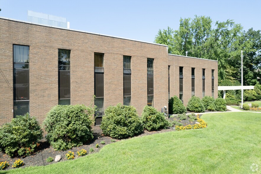 555 Kinderkamack Rd, Oradell, NJ à louer - Photo du bâtiment - Image 2 de 7