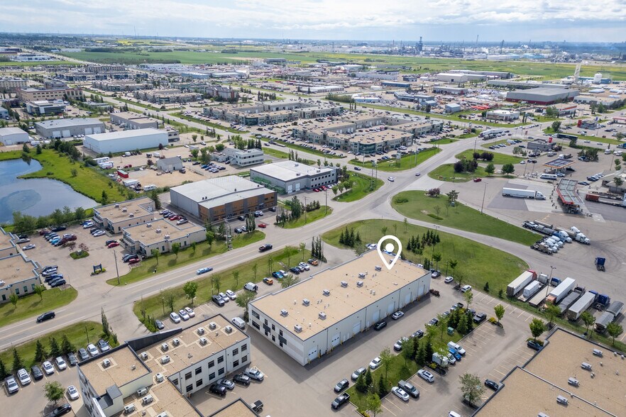 120 Pembina Rd, Sherwood Park, AB à vendre - Photo du bâtiment - Image 3 de 28